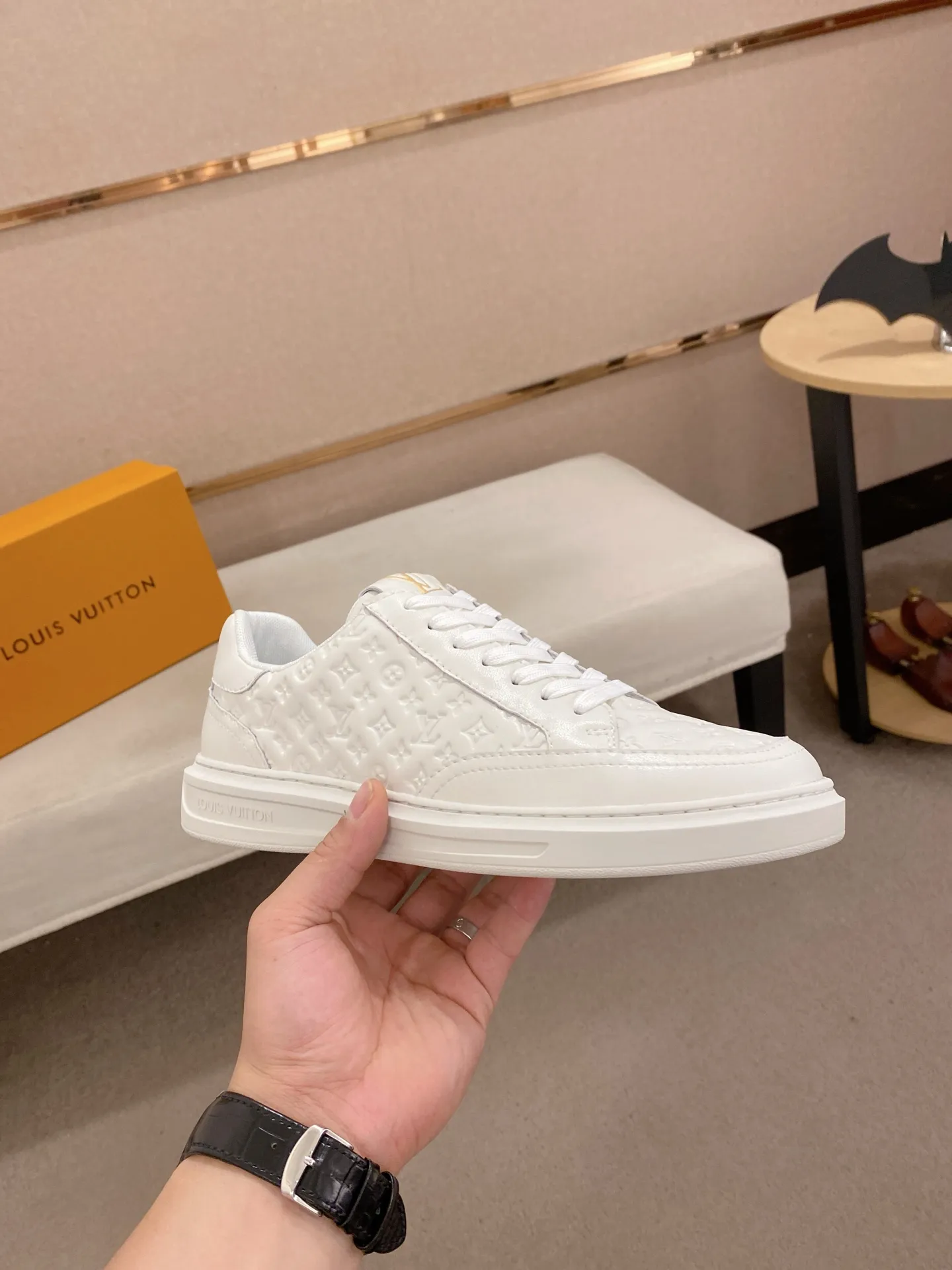 Men's shoes💰:420💰🇮🇹🇮🇹LV Louis Vuitton. The latest trendy casual shoes are popular in physical stores in sizes 38-44. New spring and summer comfortable imported custom original cowhide, unique jacquard fabric element design. Paired with sheepskin lining, Lv original bottom, [taiyang][taiyang] high-end packaging and high quality💪Details determine the quality, you can enter and leave the counter at will, welcome to compare🇮🇹